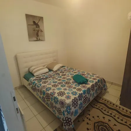 Apartment F1 220 Metre De La Gare *