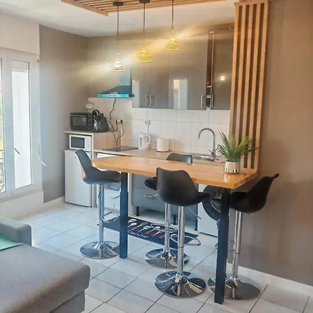 F1 220 Metre De La Gare Apartment *